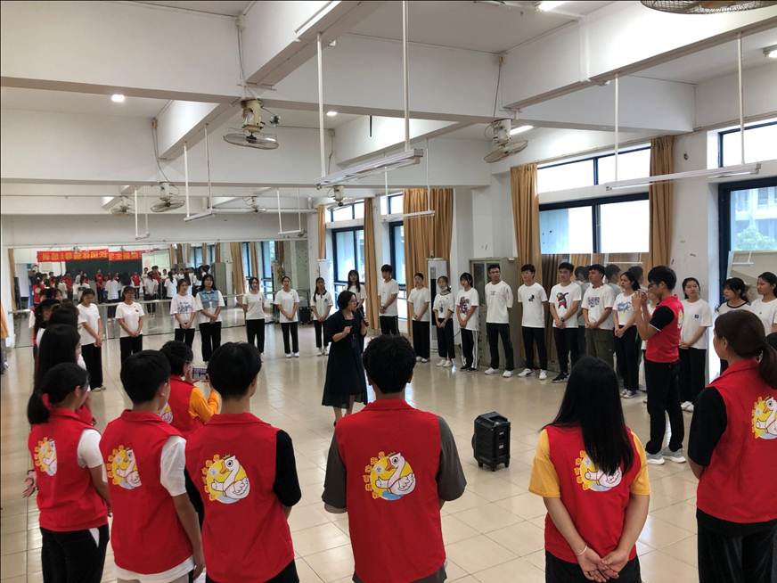 说明: D:\搜狗高速下载\9月16日 商学院新生学长团体辅导培训顺利进行\1培训开始.jpg