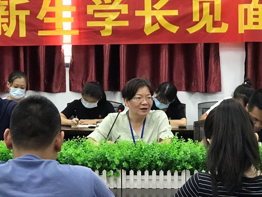 说明: D:\搜狗高速下载\9月2日 坚守信念 不忘初心——商学院举行2020级新生学长见面会\刘红书记讲话.jpg