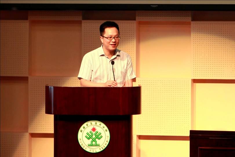 说明: F:\7月14日 2017广东省高等职业院校教学工作会议在永利官网举行\选\2佛山市教育局副局长徐旭雁致辞.jpg