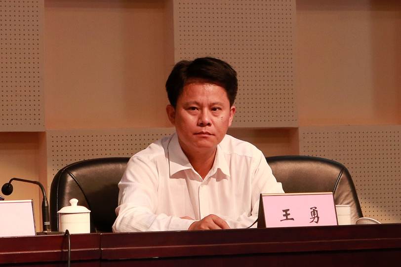 说明: F:\7月14日 2017广东省高等职业院校教学工作会议在永利官网举行\选\顺德区委常委王勇出席会议.JPG