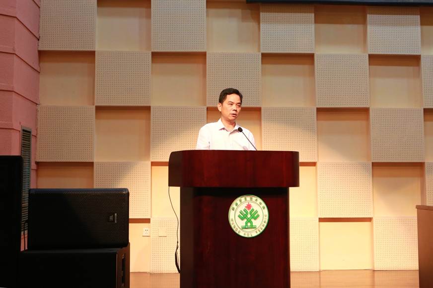 说明: D:\2018年新闻\10月15日中层干部换届动员\选\3.JPG