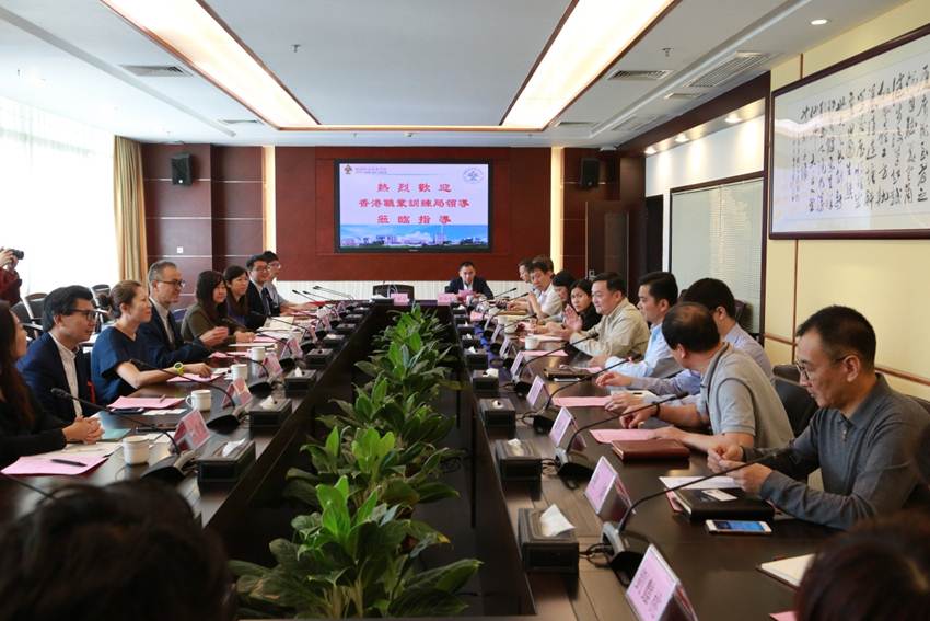 说明: D:\2018年新闻\10月19日 香港职业局来访永利官网\选\9R4A5265.JPG