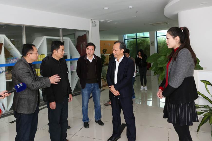 说明: D:\2019年新闻\1月19日 郭文海书记来永利官网调研\选\3.JPG
