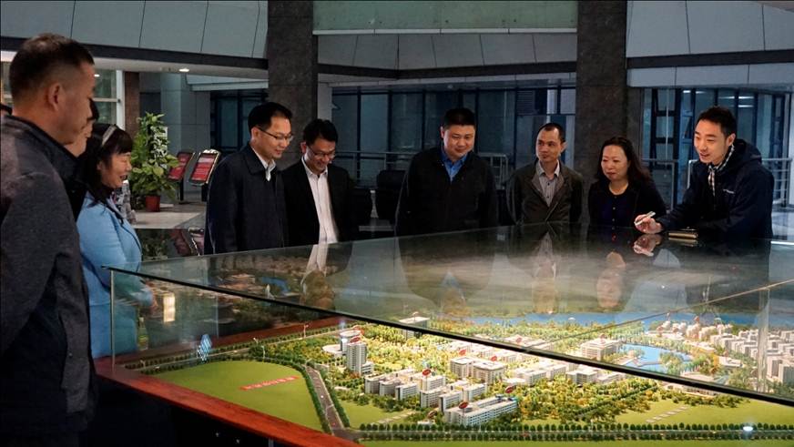 说明: D:\2019年新闻\（宣传报道稿）广东石油化工学院学生工作部莅临永利官网参观交流\广东石油化工学院莅临永利官网参观.JPG