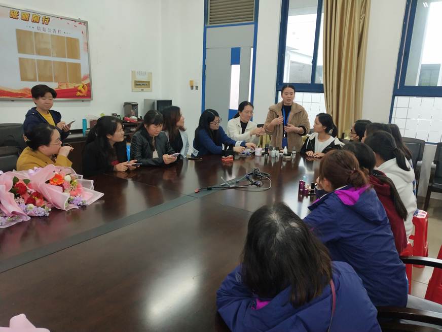 说明: D:\2019年新闻\轻化与材料学院举办三八妇女节主题活动\活动现场.jpg