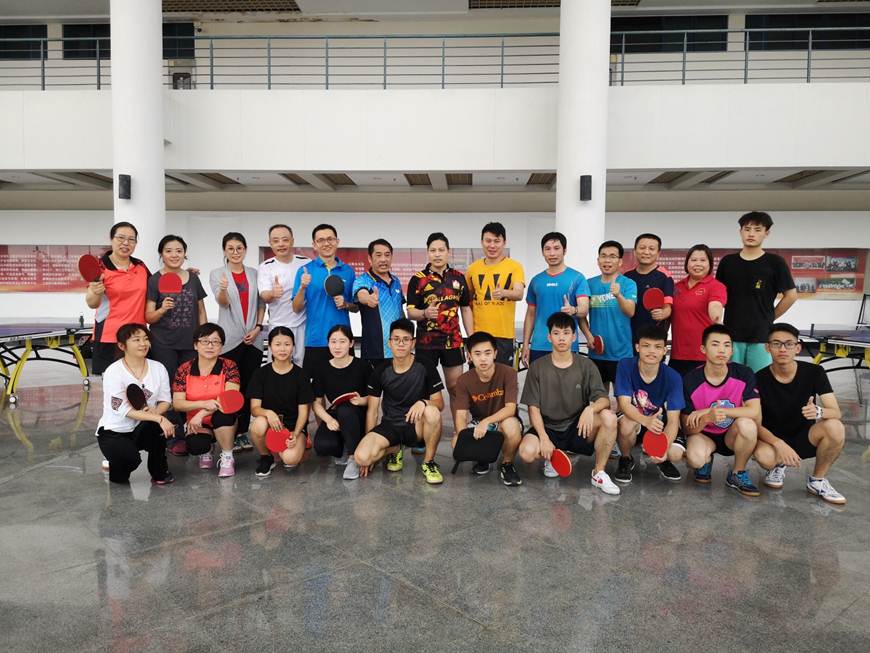 说明: D:\2019年新闻\190320 工会 永利官网教工队与学生校队乒乓球比赛圆满落幕\1、活动现场.jpg