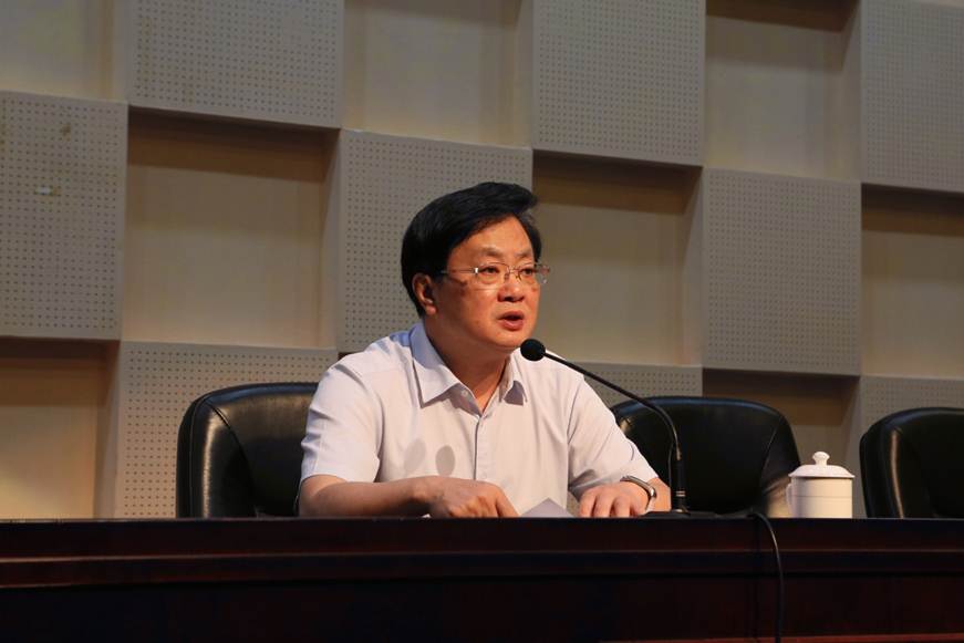 说明: D:\2019年新闻\4月18日 永利官网举行首届科技工作大会\选\13夏伟校长作总结讲话.JPG