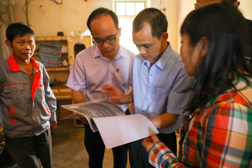 说明: D:\2019年新闻\20190512 “和母亲坐一坐”——学工部开展家庭经济困难学生走访\相片\微信图片_20190512171001.jpg