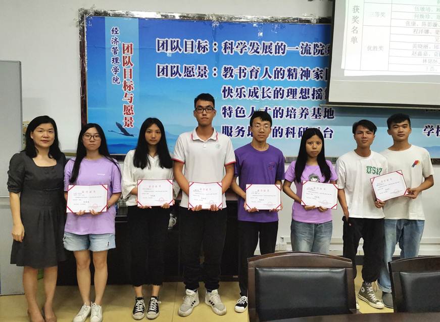 说明: D:\2019年新闻\20190517 新闻稿（商学院第十一届ERP沙盘比赛圆满落幕）\图片 (4).jpg