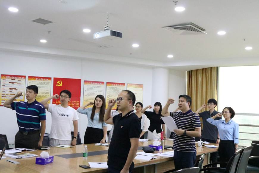 说明: D:\2019年新闻\顺大资产管理有限公司直属党支部5月专题学习会暨政治生日会主题党日活动\IMG_8387.JPG