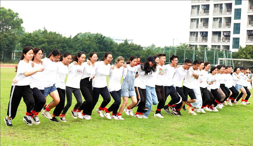 说明: D:\2019年新闻\2019年6月13日十六届30人31足顺利完成\02前进.JPG