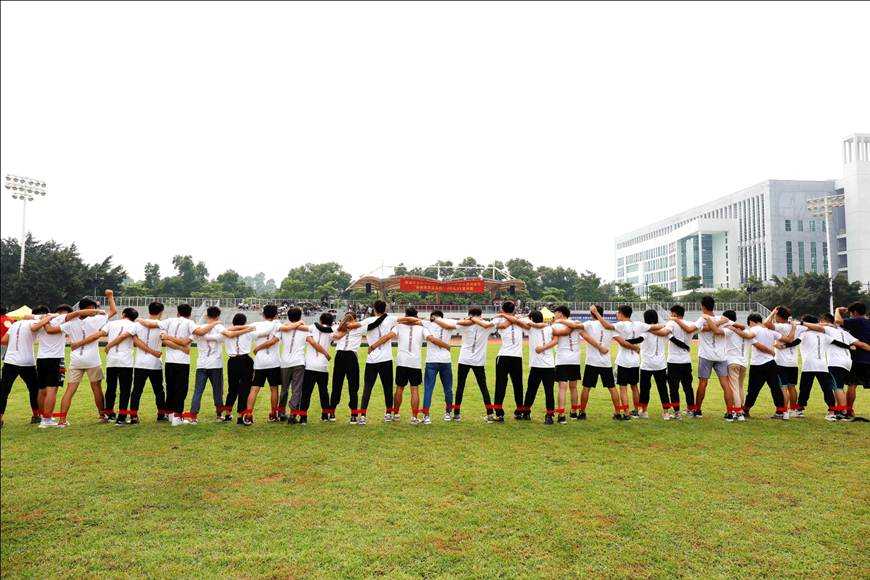 说明: D:\2019年新闻\2019年6月13日十六届30人31足顺利完成\01出发.JPG