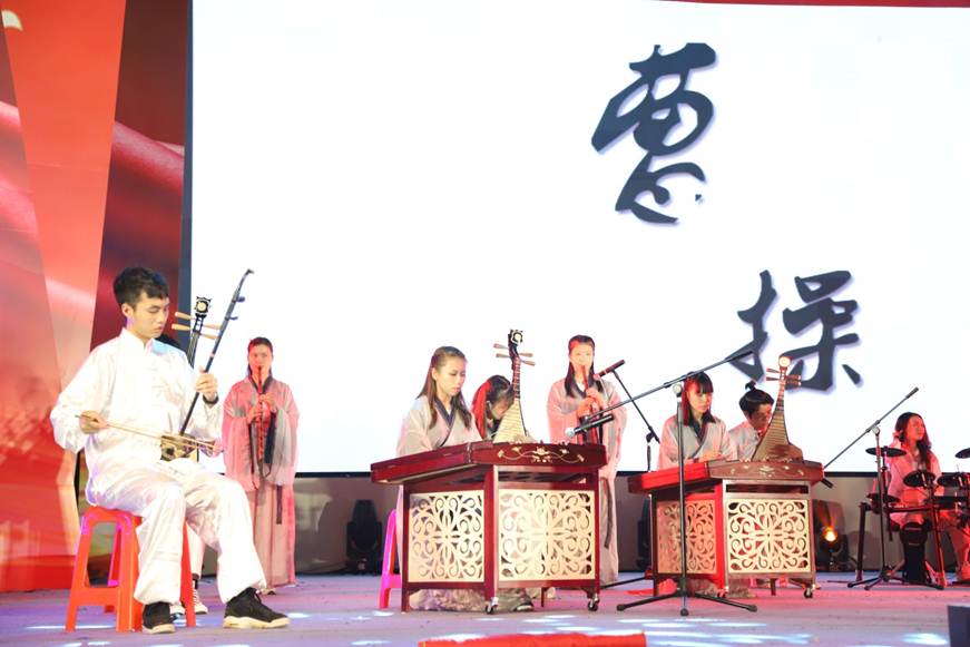 说明: D:\2019年新闻\迎新晚会\节目图片\IMG_4377.JPG