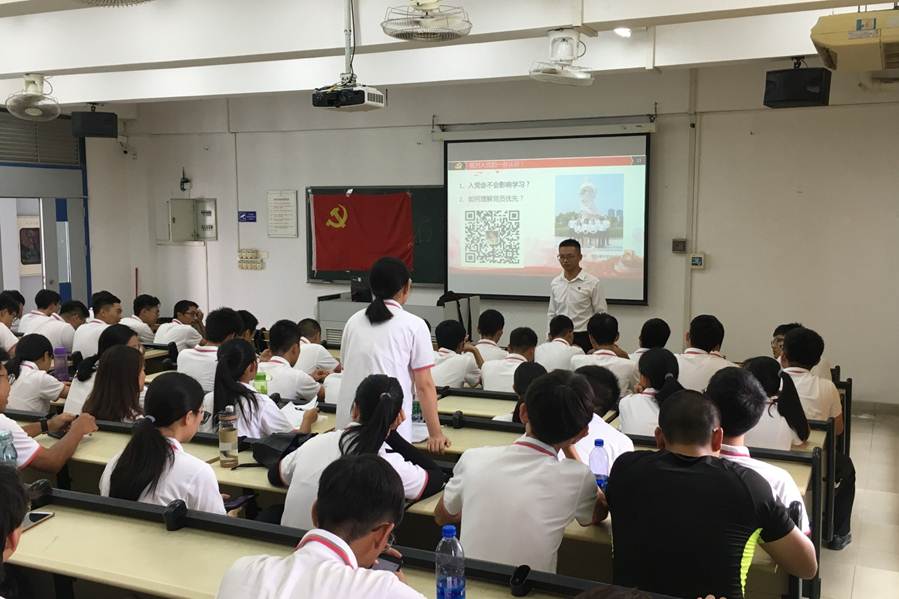 说明: D:\2019年新闻\能源与汽车工程学院开展2019级新生入党启蒙教育\互动交流.jpg