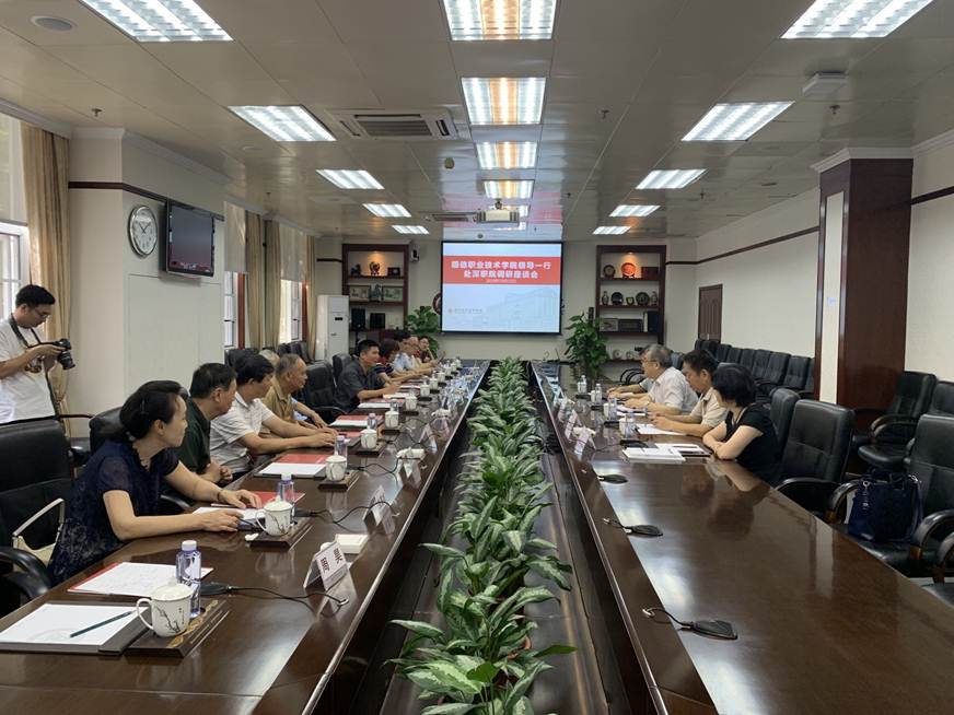 说明: D:\2019年新闻\191015 工会 永利官网关工委成员赴深圳职业技术学院学习交流\1、交流.jpg
