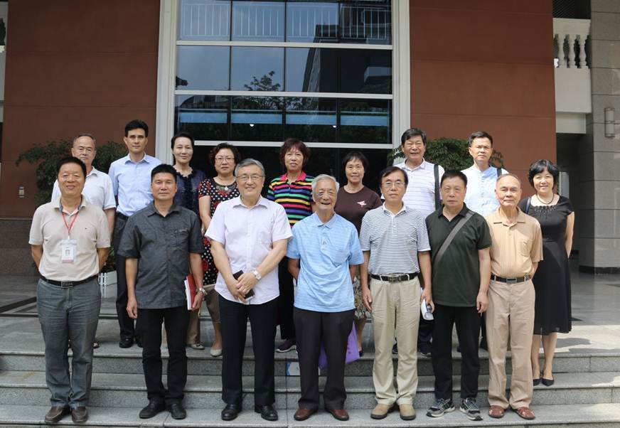 说明: D:\2019年新闻\191015 工会 永利官网关工委成员赴深圳职业技术学院学习交流\5、合影留念.jpg