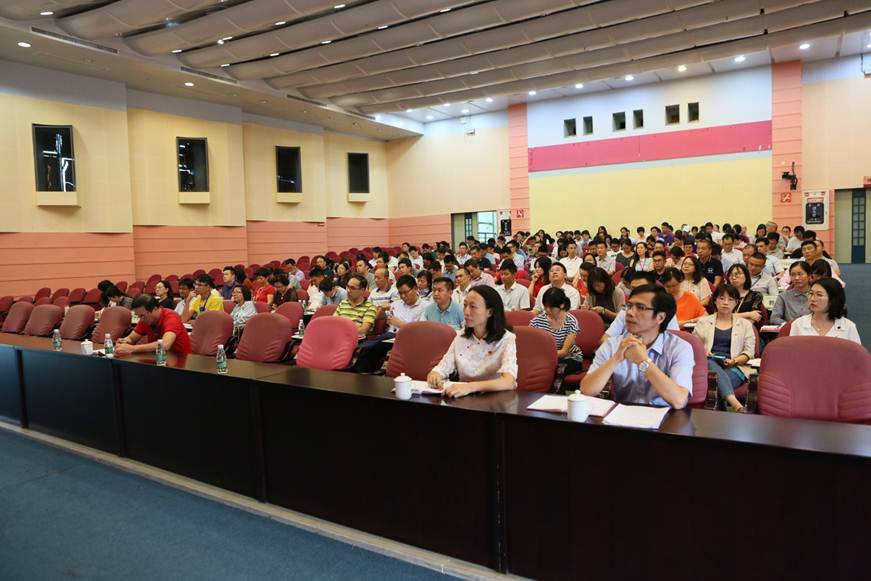 说明: D:\2019年新闻\10月17日 主题教育培训班&意识形态报告会\意识形态报告会\主题教育\报告会现场.JPG