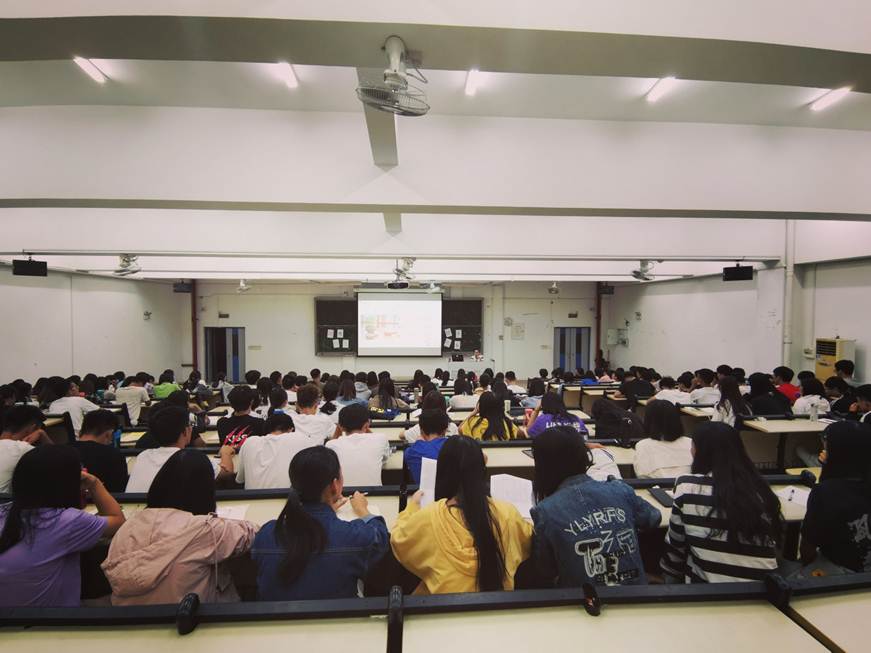 说明: D:\2019年新闻\11月7日 商学院“阳光伙伴,携手成长”商学院朋辈心理辅导员技能培训顺利进行\培训现场.jpg