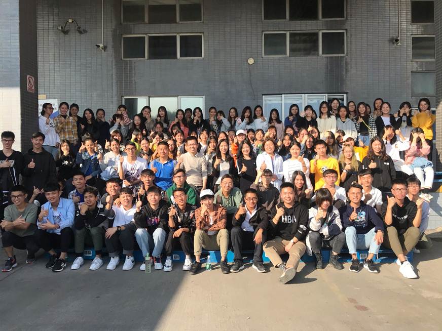 说明: D:\2019年新闻\20191125 新闻稿(商学院医学物流新体验)\图片 (2).jpg