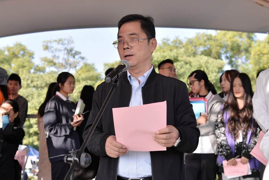 说明: D:\2019年新闻\11月20日 校运会\选\DSC_1604(校党委副书记、副校长刘毓致辞).JPG