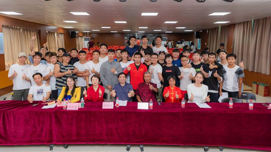 说明: D:\2019年新闻\龙舟说唱新闻稿\YHX_7700.jpg